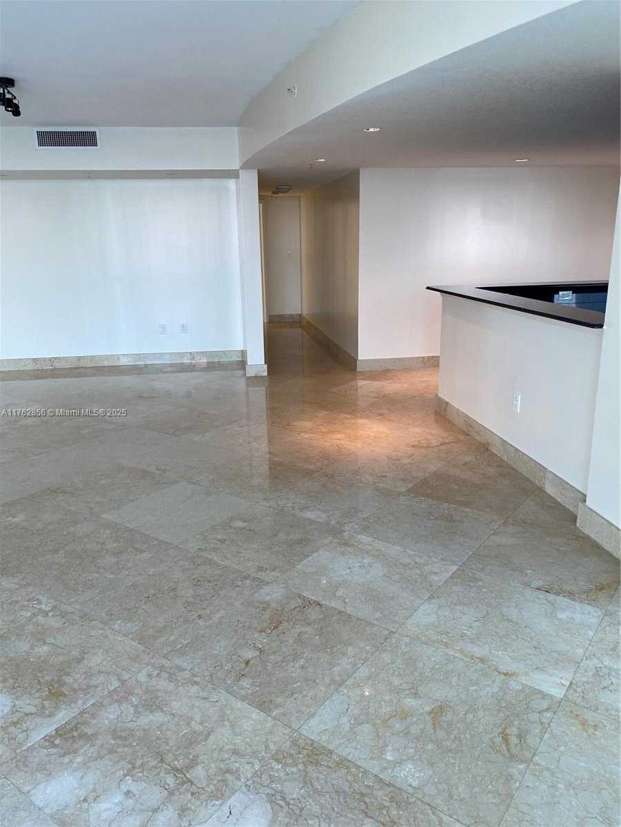 Small Image of 1800 NORTH BAYSHORE DR #1901, Miami Number 3