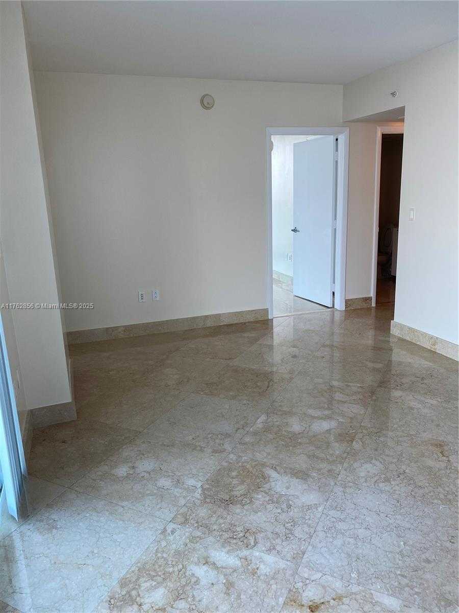 Small Image of 1800 NORTH BAYSHORE DR #1901, Miami Number 4