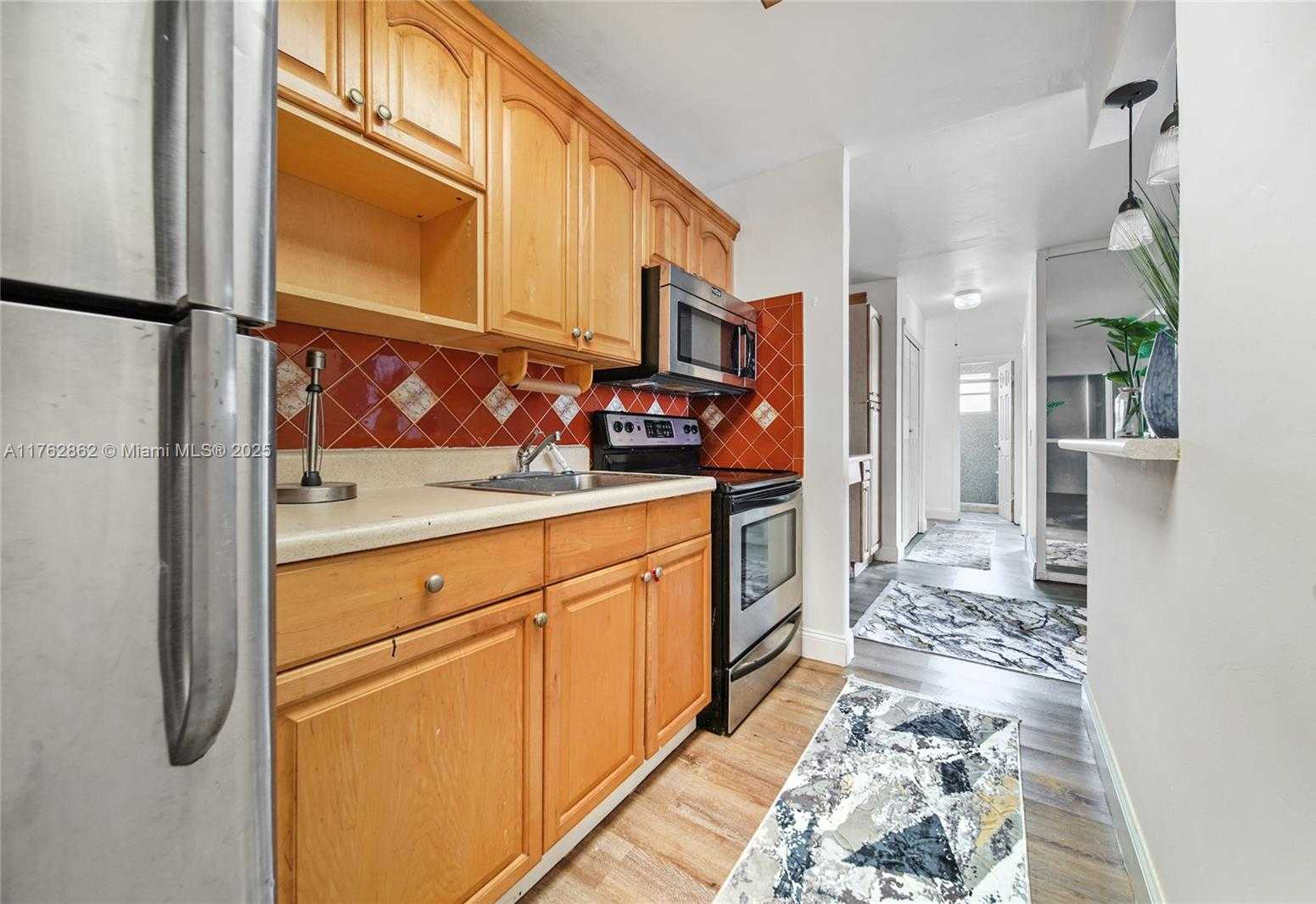 Small Image of 7904 WEST DR #417, North Bay Village Number 10