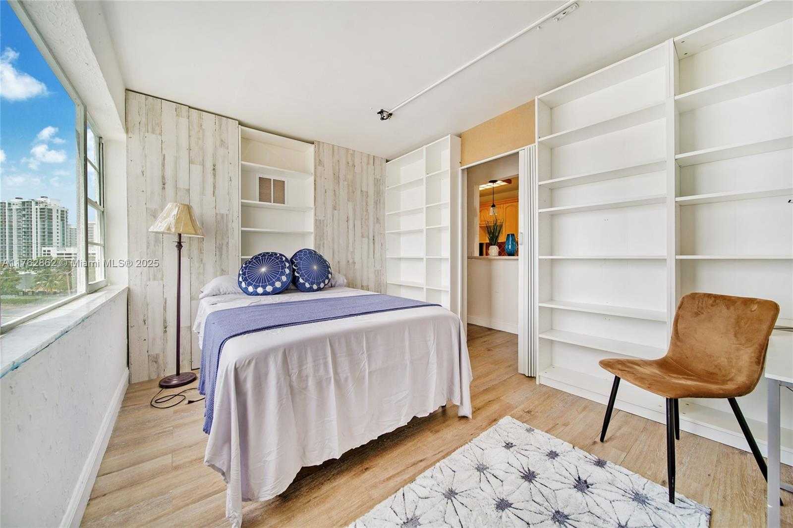 Small Image of 7904 WEST DR #417, North Bay Village Number 12