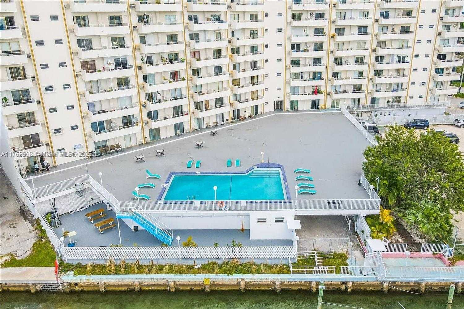 Small Image of 7904 WEST DR #417, North Bay Village Number 18