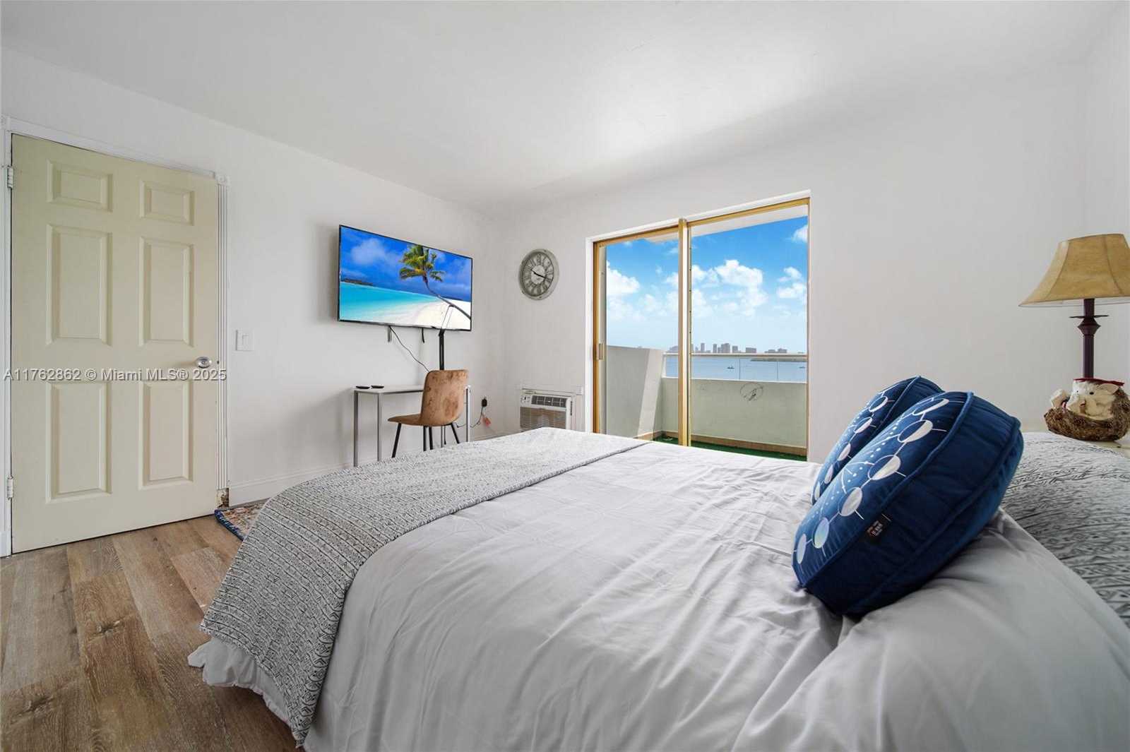 Small Image of 7904 WEST DR #417, North Bay Village Number 5