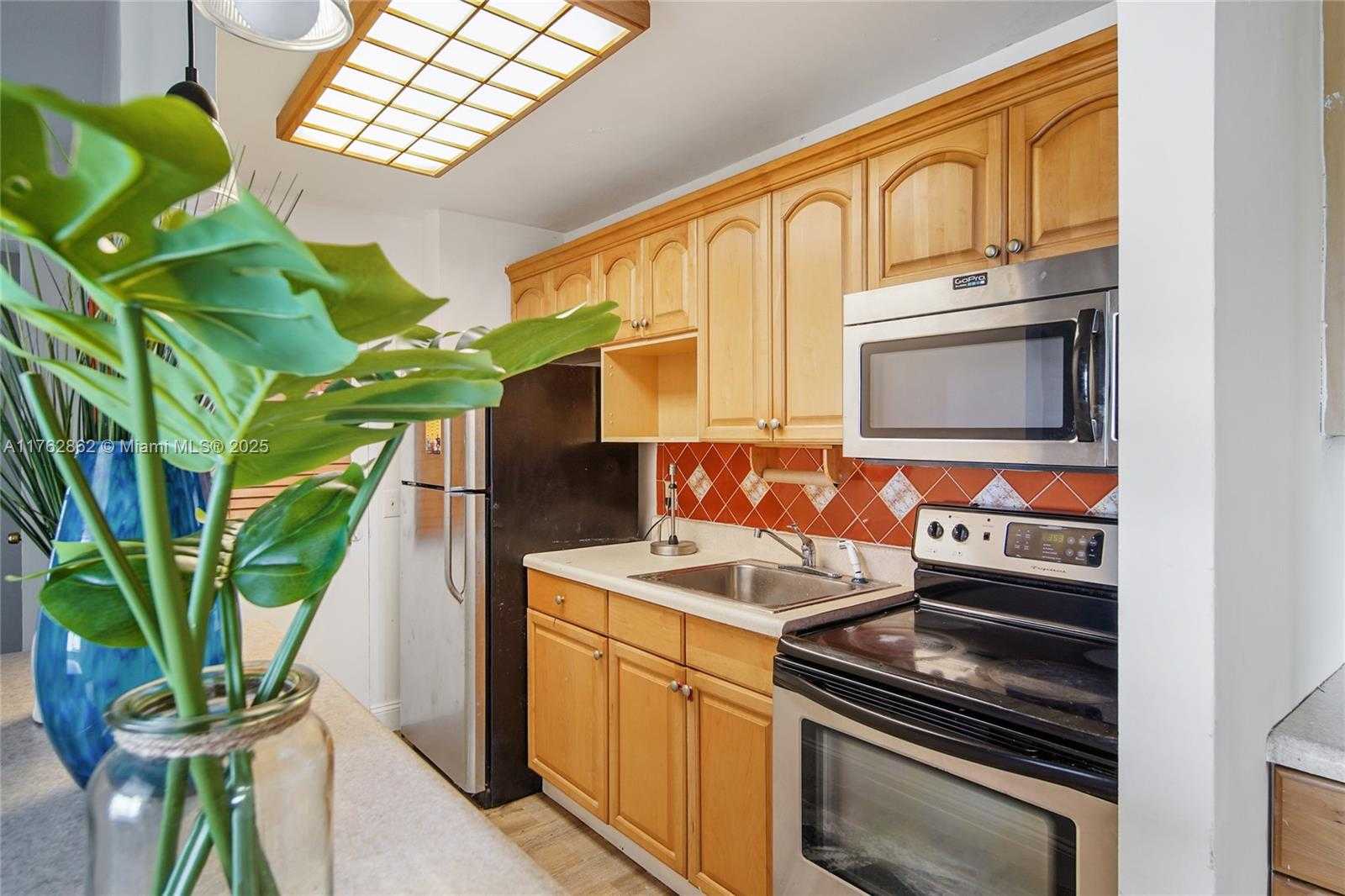 Small Image of 7904 WEST DR #417, North Bay Village Number 9