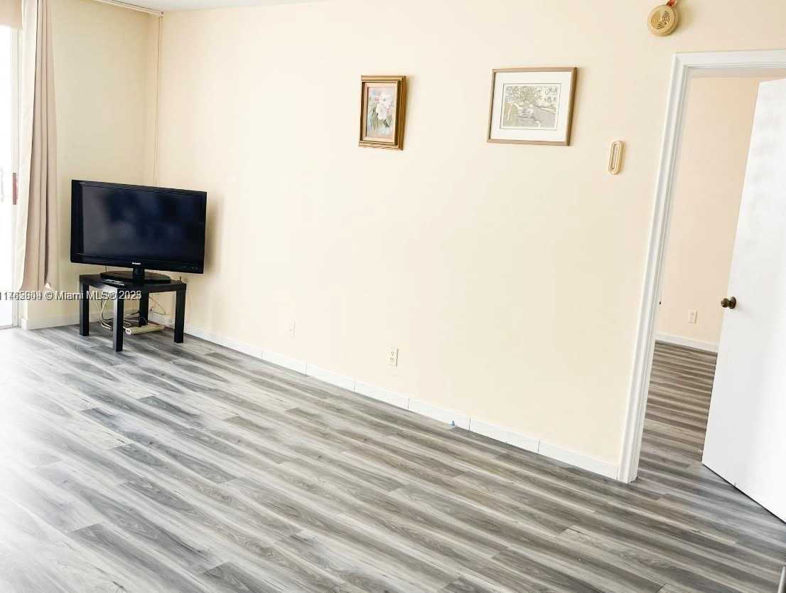 Small Image of 1817 SOUTH OCEAN DR #922, Hallandale Beach Number 3