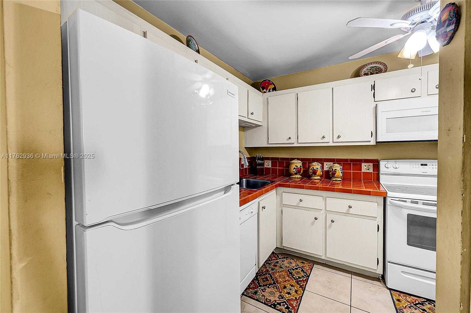 Small Image of 9440 POINCIANA PL #416, Davie Number 10