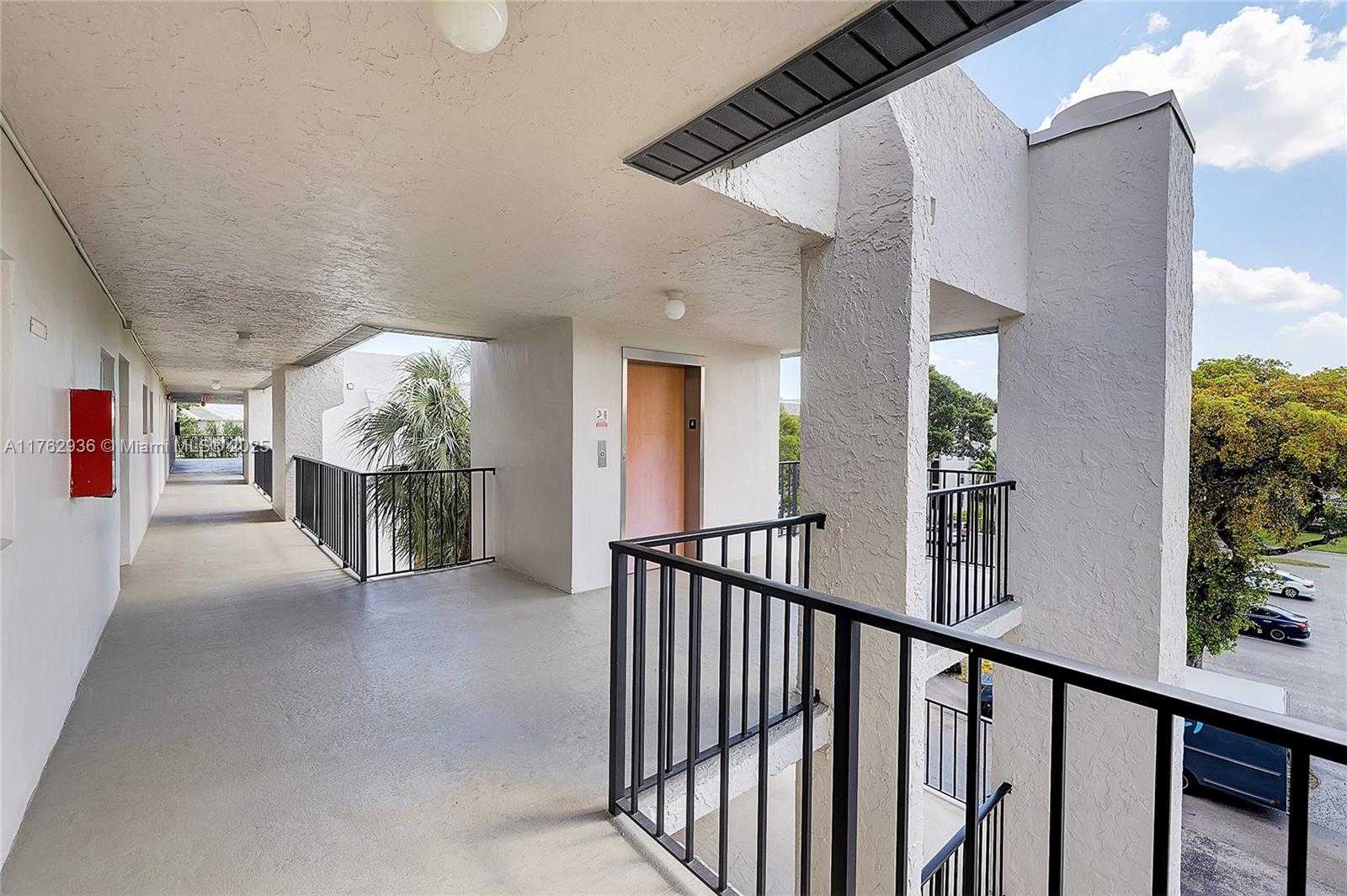 Small Image of 9440 POINCIANA PL #416, Davie Number 21