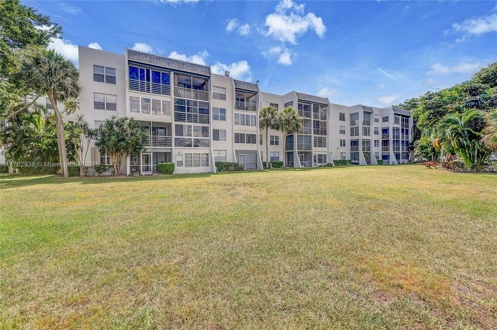 Small Image of 9440 POINCIANA PL #416, Davie Number 26