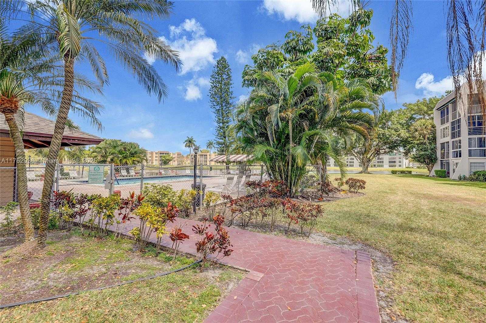 Small Image of 9440 POINCIANA PL #416, Davie Number 27