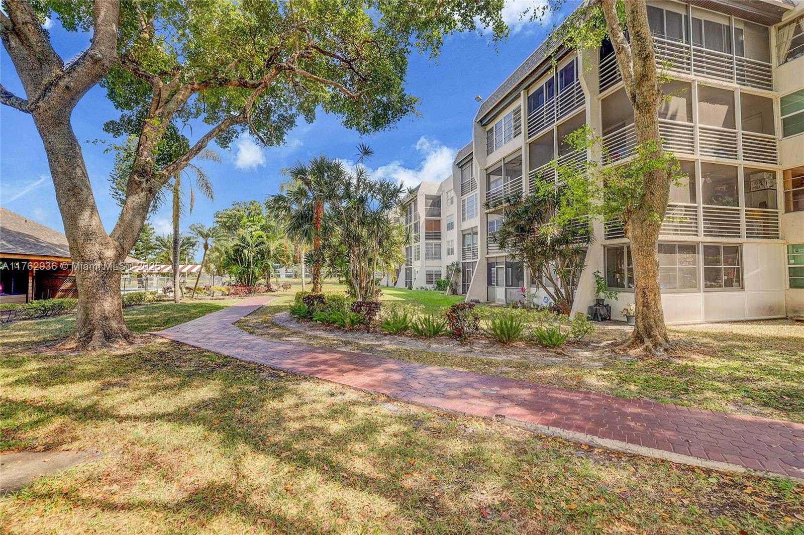 Small Image of 9440 POINCIANA PL #416, Davie Number 28