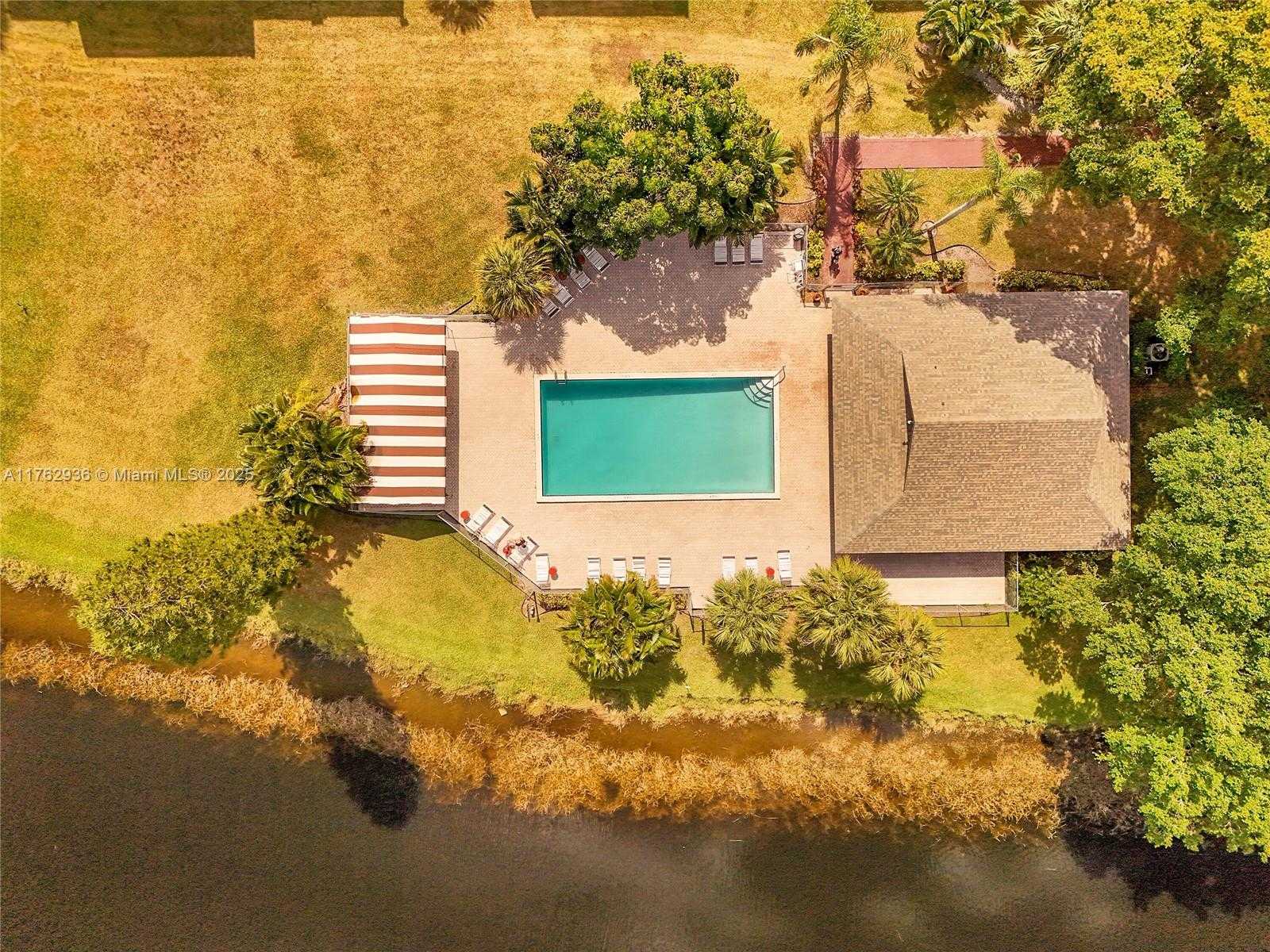Small Image of 9440 POINCIANA PL #416, Davie Number 30
