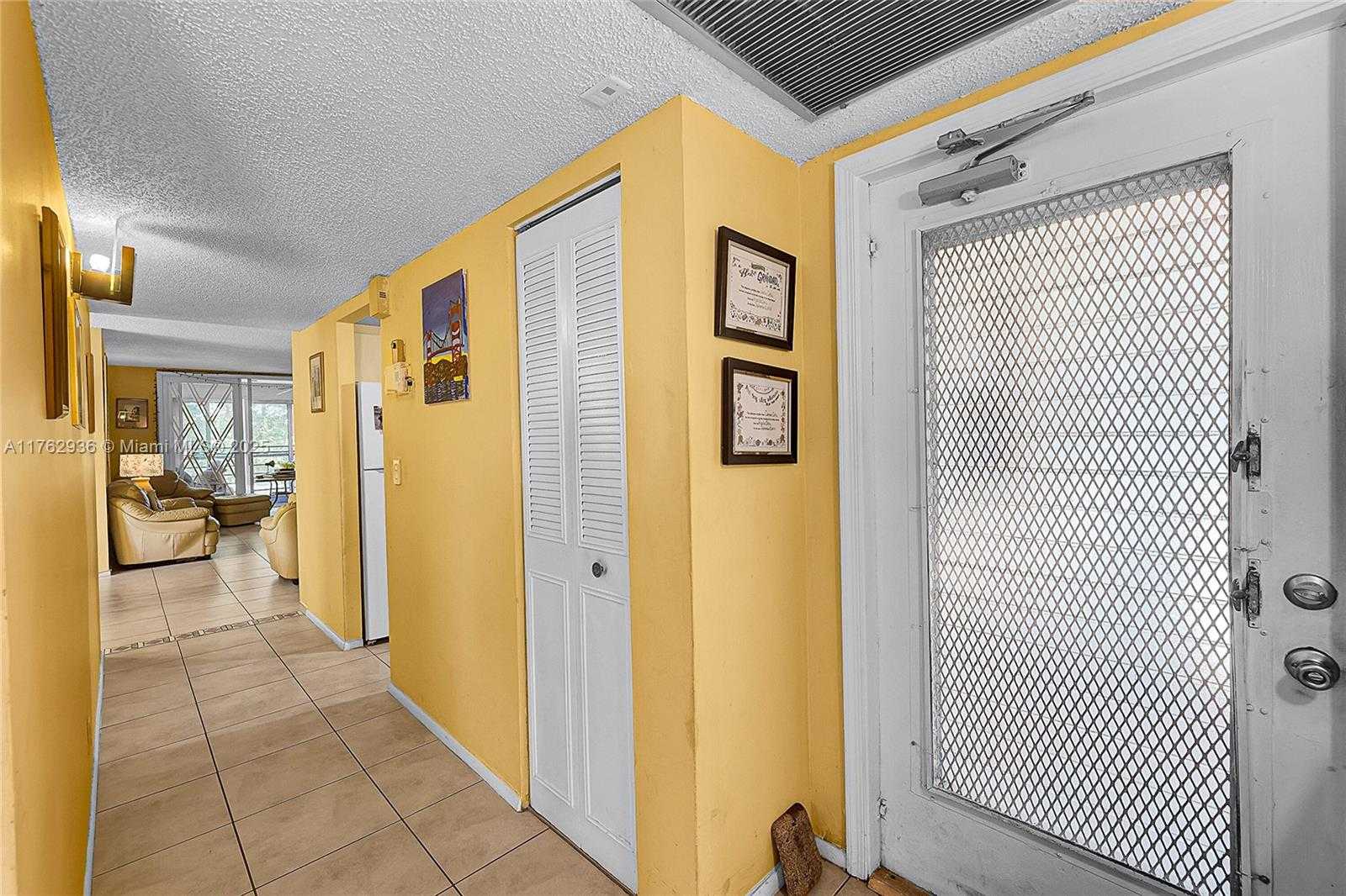 Small Image of 9440 POINCIANA PL #416, Davie Number 4
