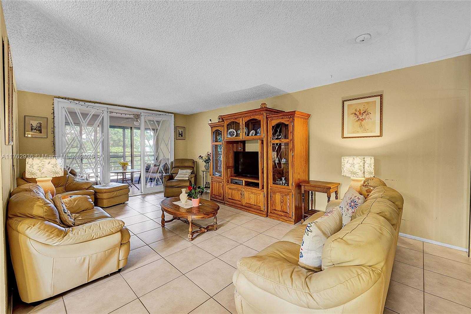 Small Image of 9440 POINCIANA PL #416, Davie Number 8