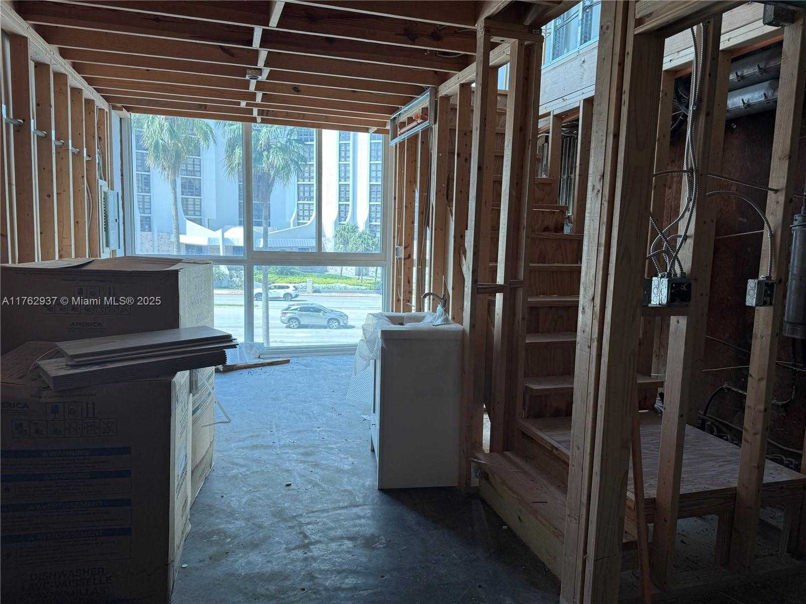 Small Image of 5445 COLLINS AVE #B7, Miami Beach Number 4