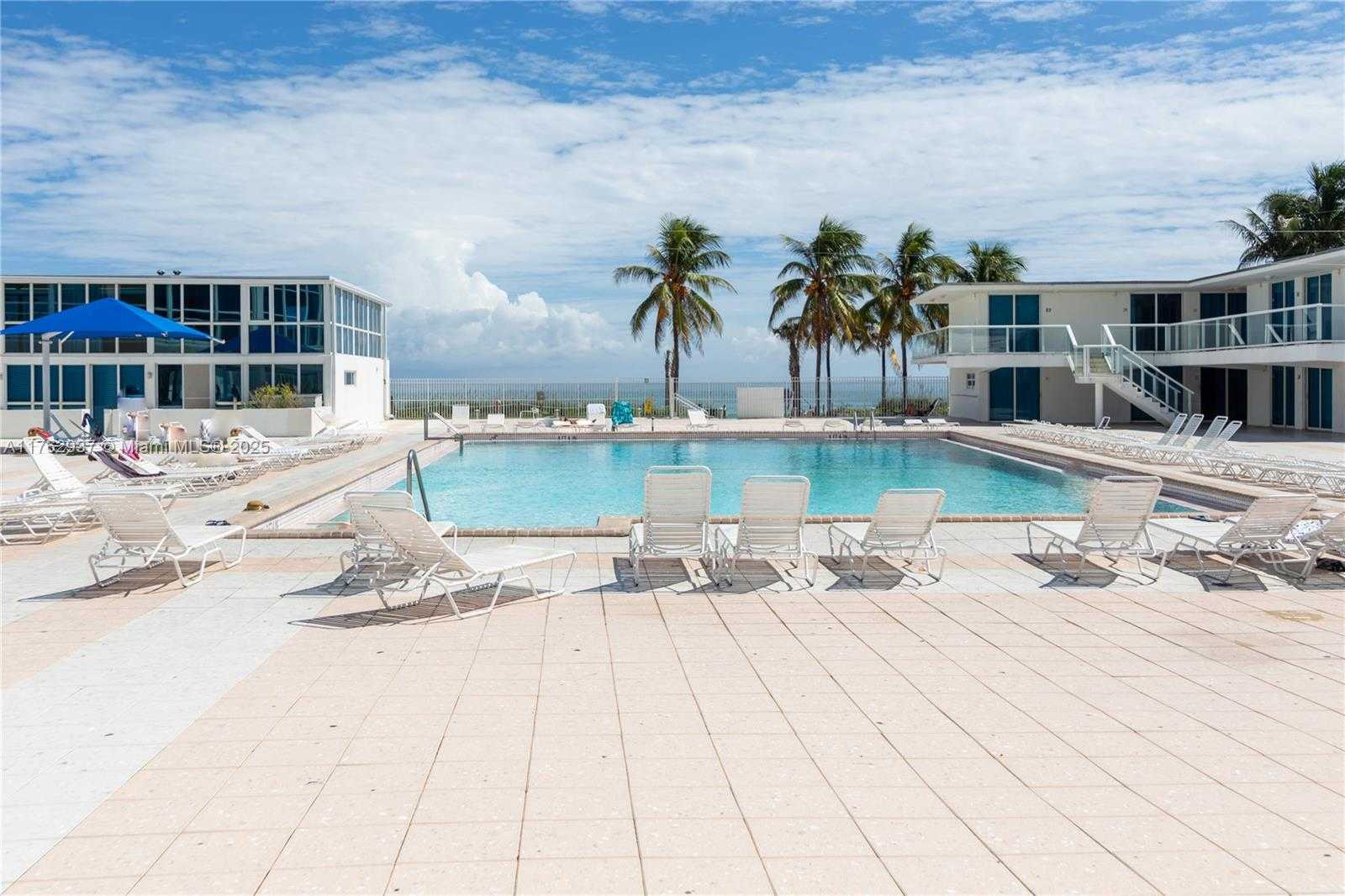 Small Image of 5445 COLLINS AVE #B7, Miami Beach Number 9