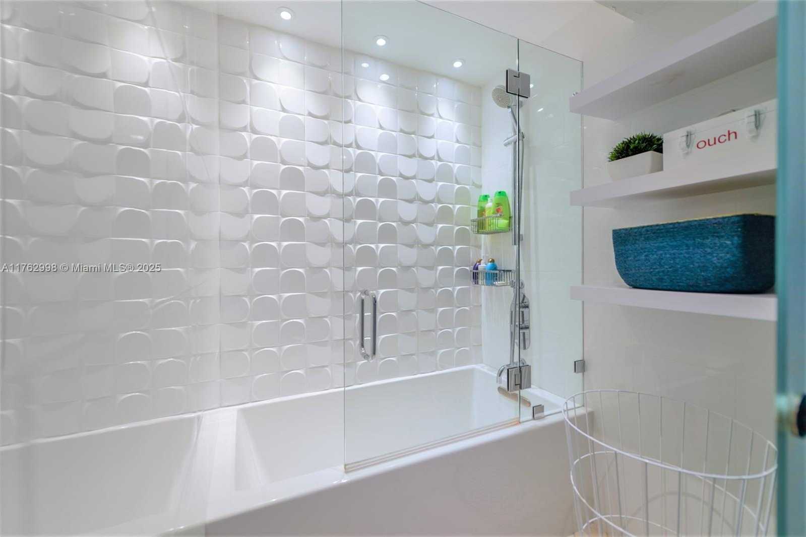 Small Image of 10275 COLLINS AVE #1110, Bal Harbour Number 16