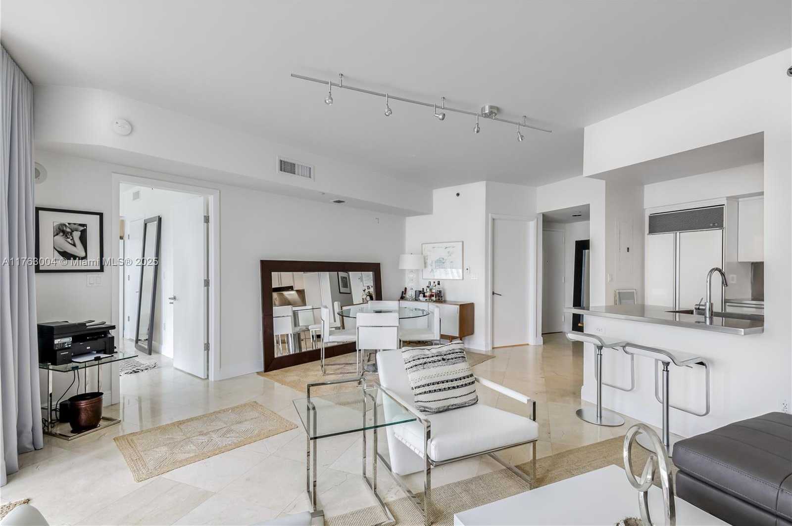 Small Image of 1000 SOUTH POINTE DR #506, Miami Beach Number 11