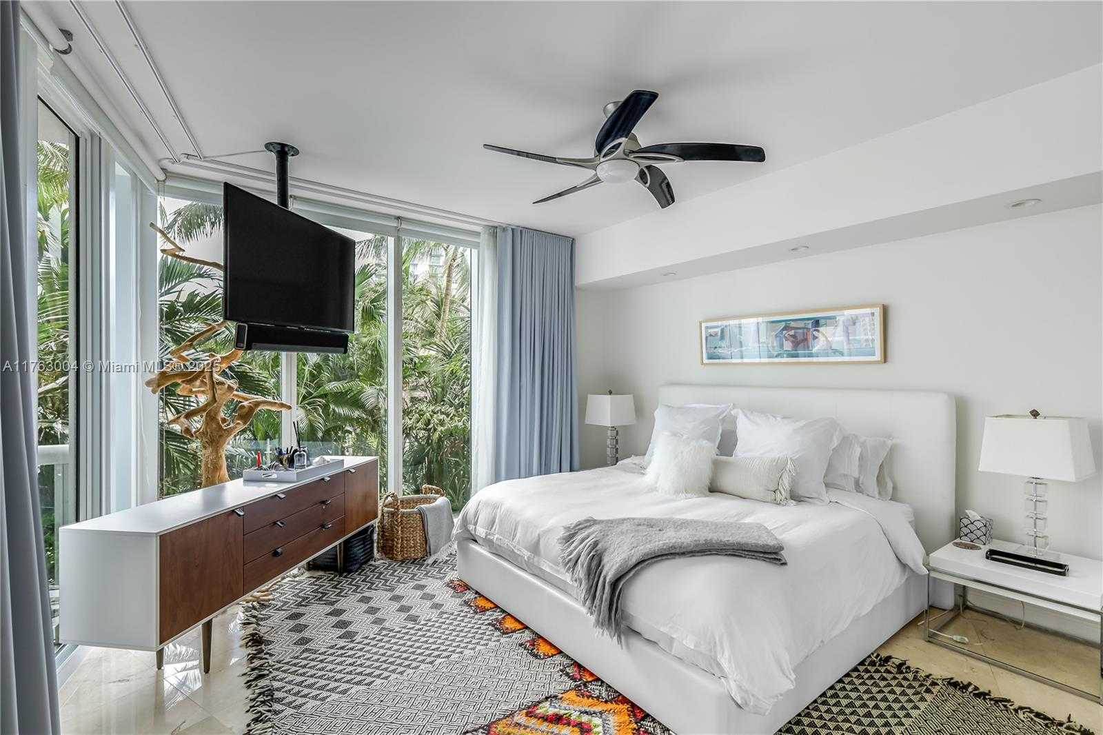 Small Image of 1000 SOUTH POINTE DR #506, Miami Beach Number 12