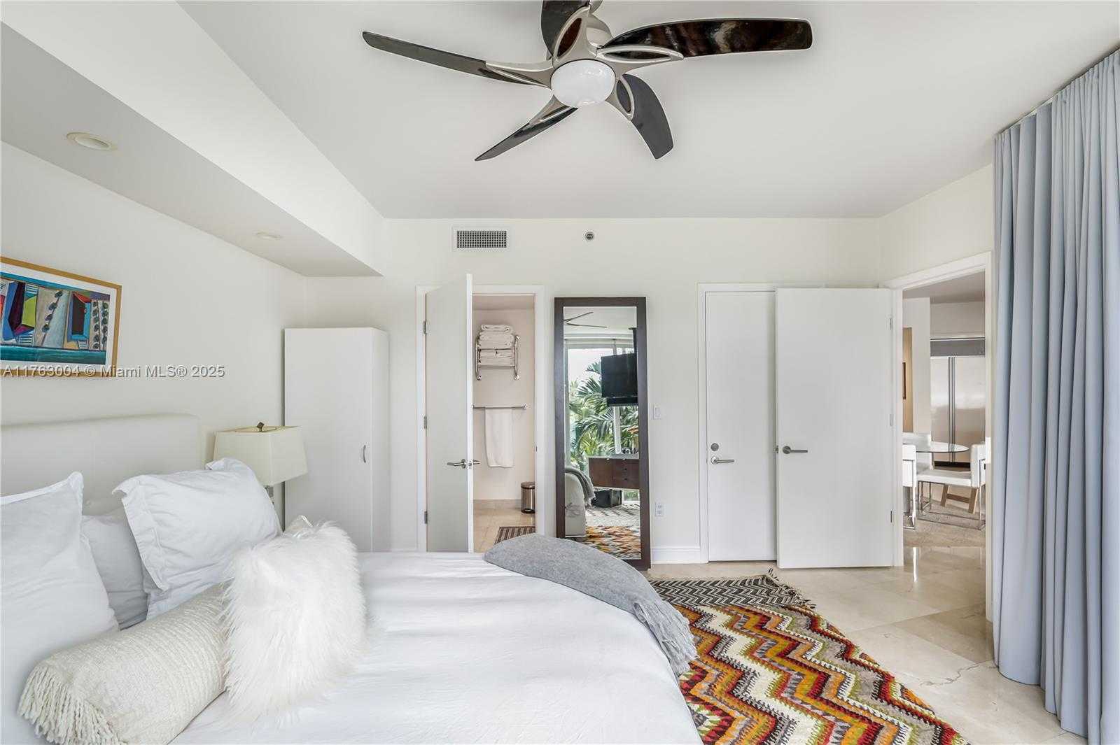 Small Image of 1000 SOUTH POINTE DR #506, Miami Beach Number 13