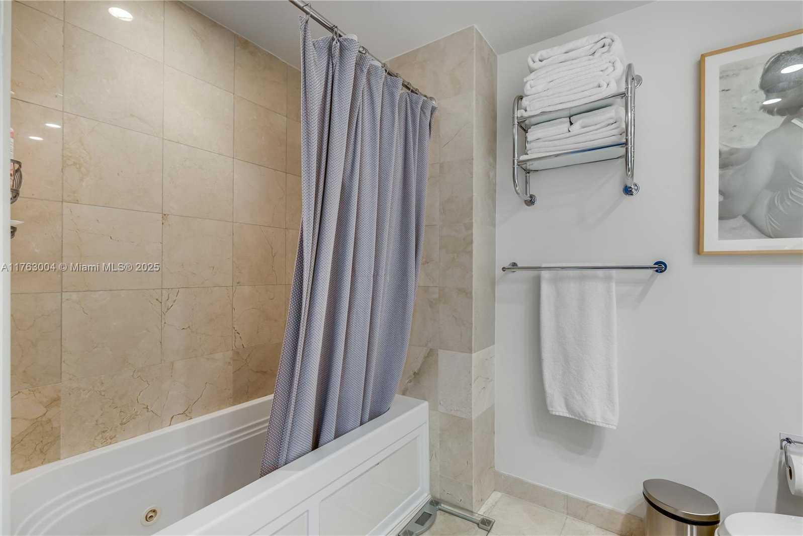 Small Image of 1000 SOUTH POINTE DR #506, Miami Beach Number 15