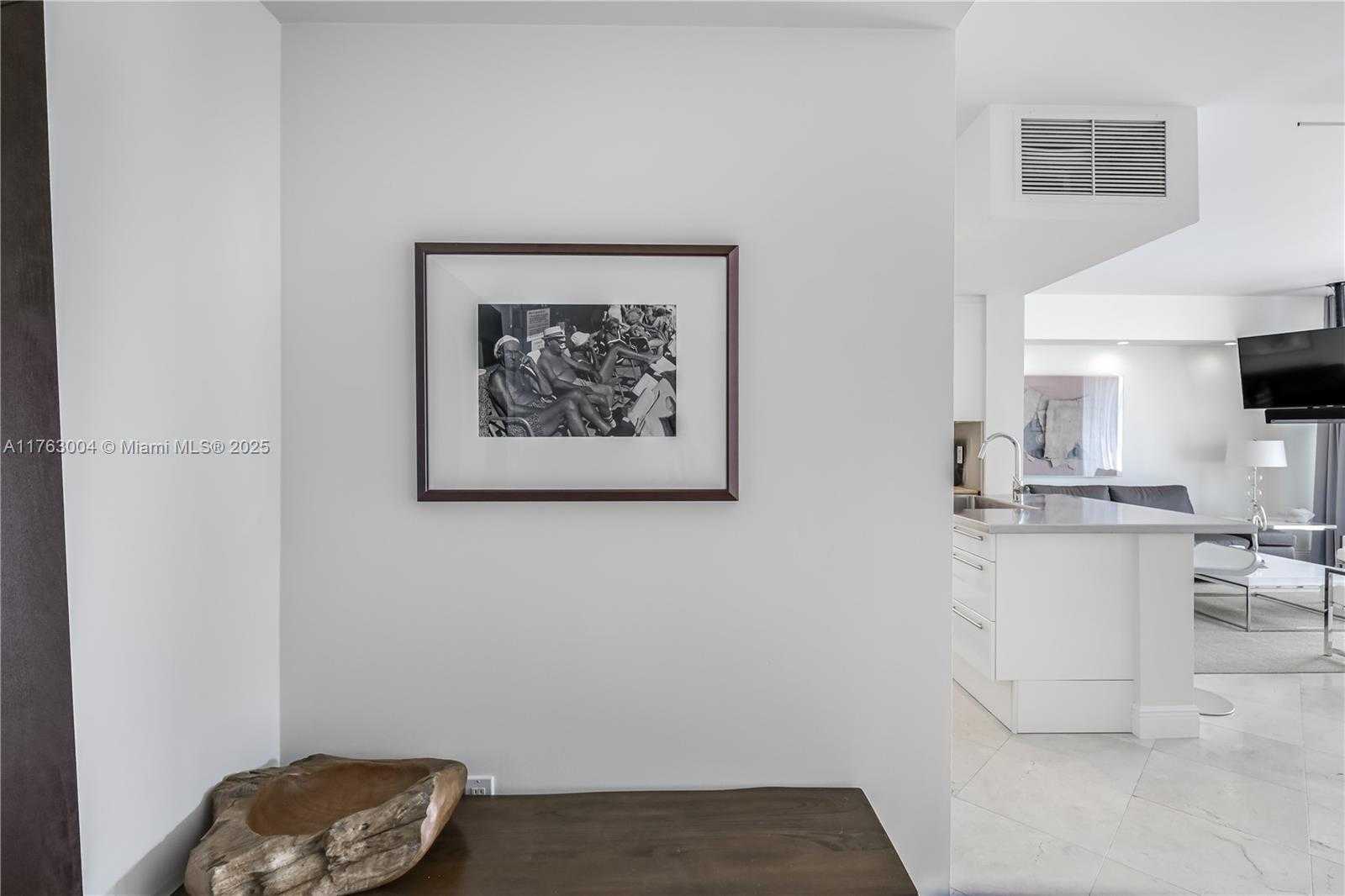 Small Image of 1000 SOUTH POINTE DR #506, Miami Beach Number 17