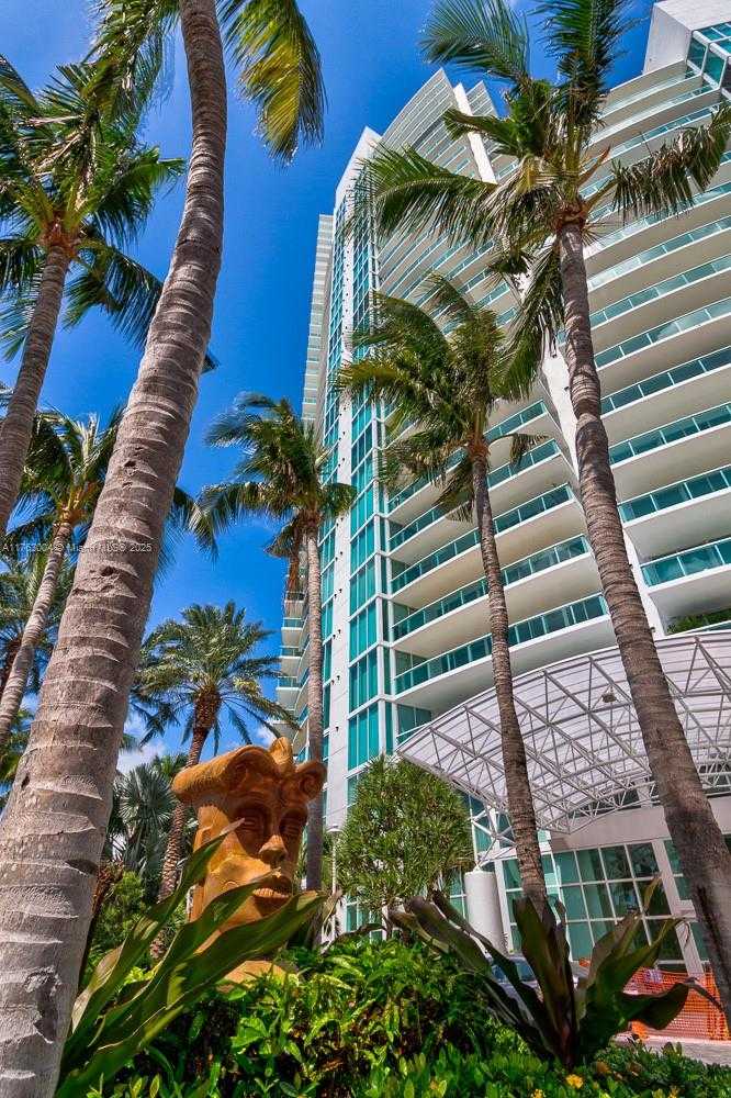 Small Image of 1000 SOUTH POINTE DR #506, Miami Beach Number 22