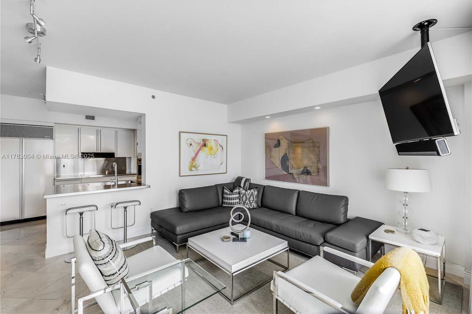 Small Image of 1000 SOUTH POINTE DR #506, Miami Beach Number 3