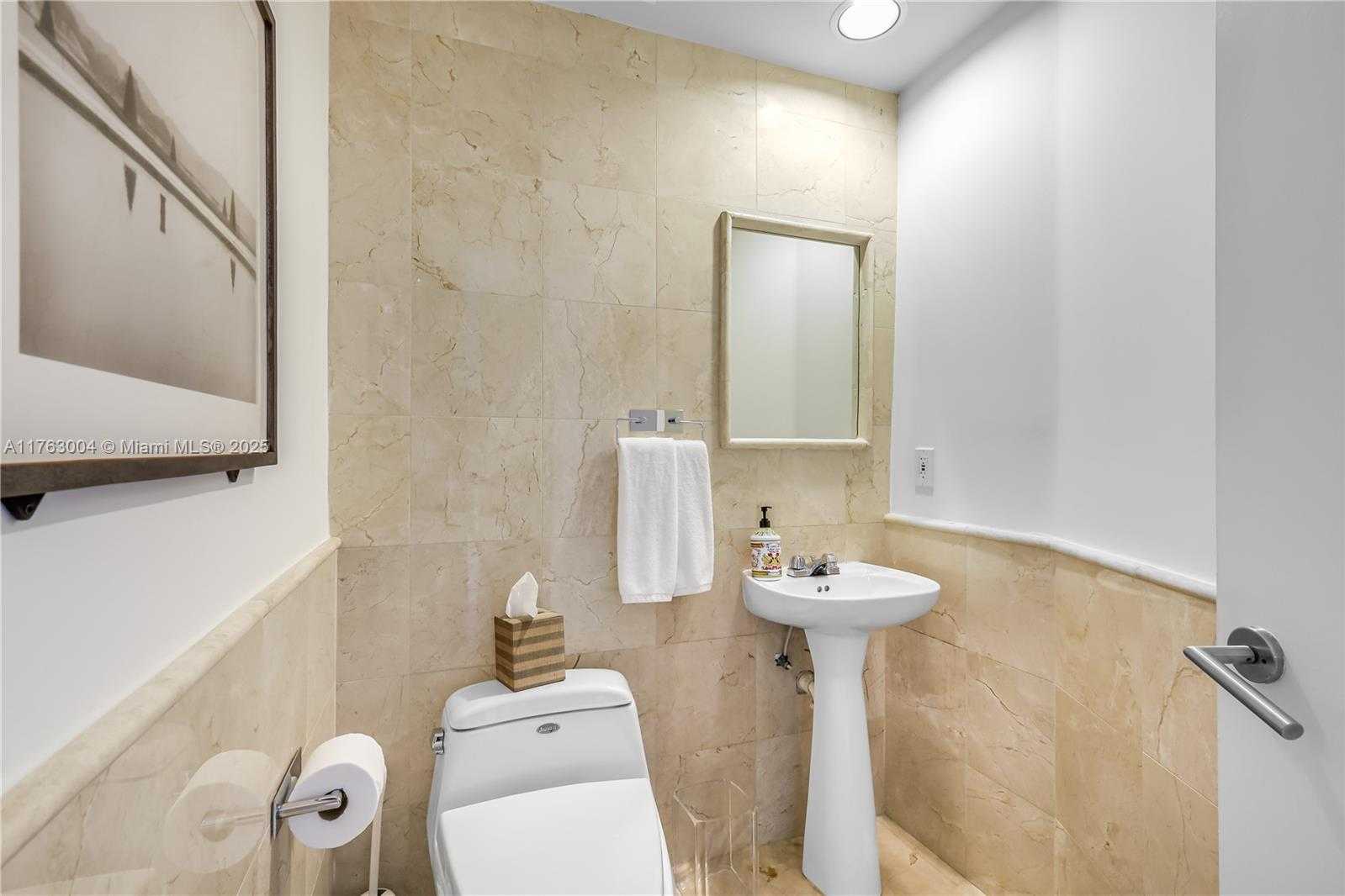 Small Image of 1000 SOUTH POINTE DR #506, Miami Beach Number 6