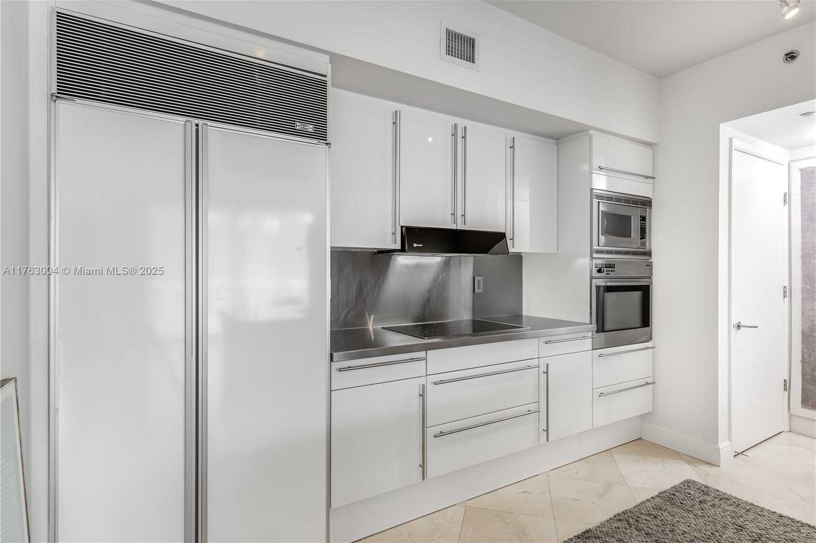 Small Image of 1000 SOUTH POINTE DR #506, Miami Beach Number 8
