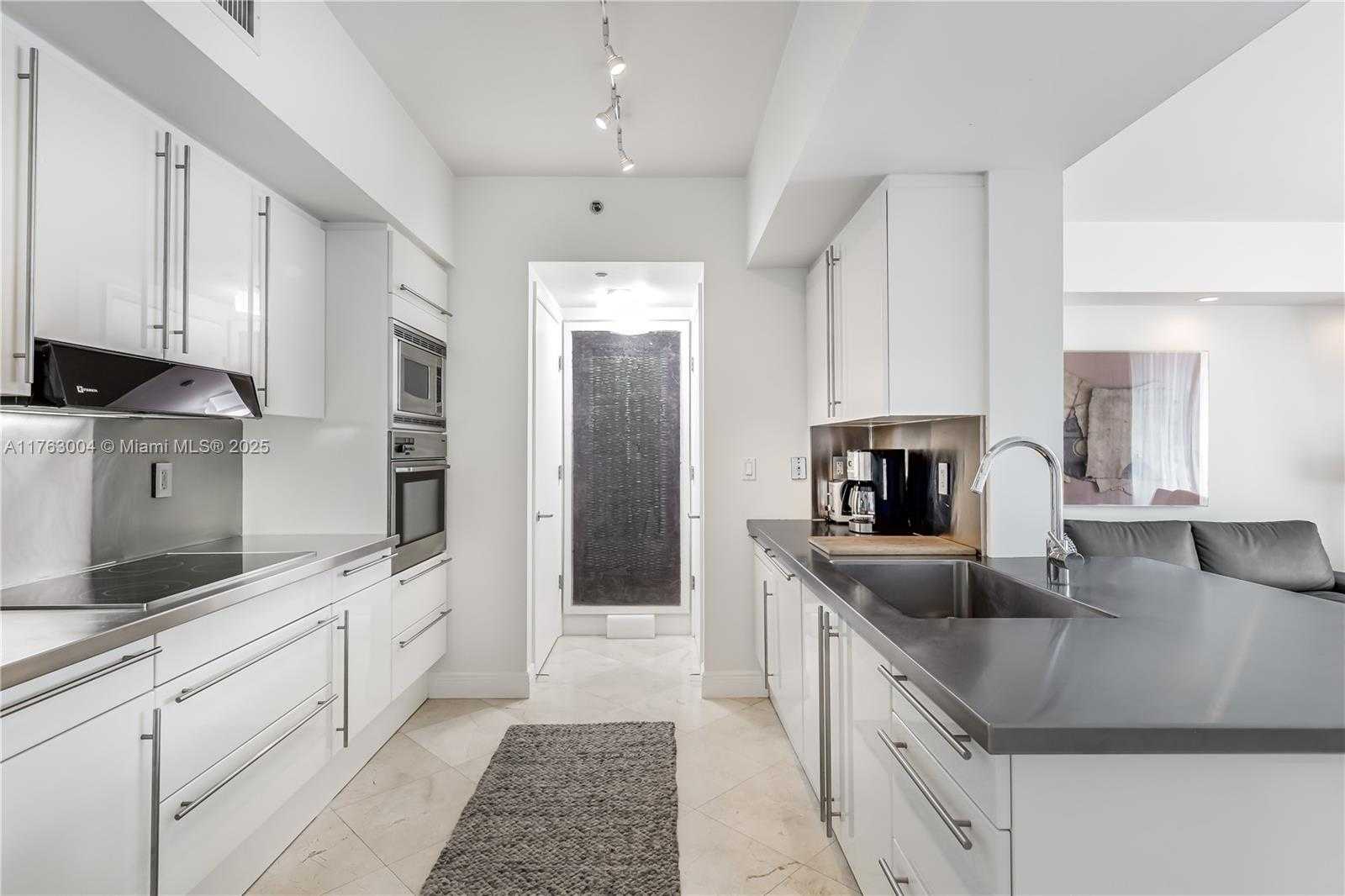 Small Image of 1000 SOUTH POINTE DR #506, Miami Beach Number 9