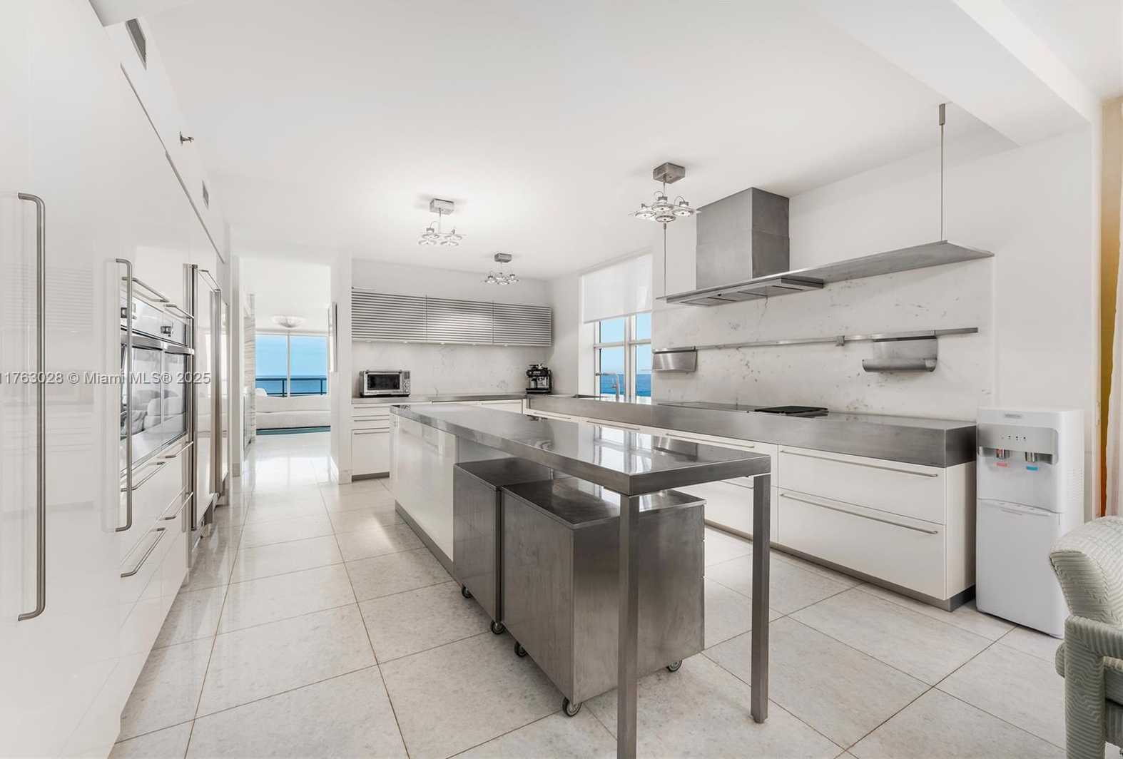 Small Image of 5801 COLLINS AVE #1200, Miami Beach Number 14