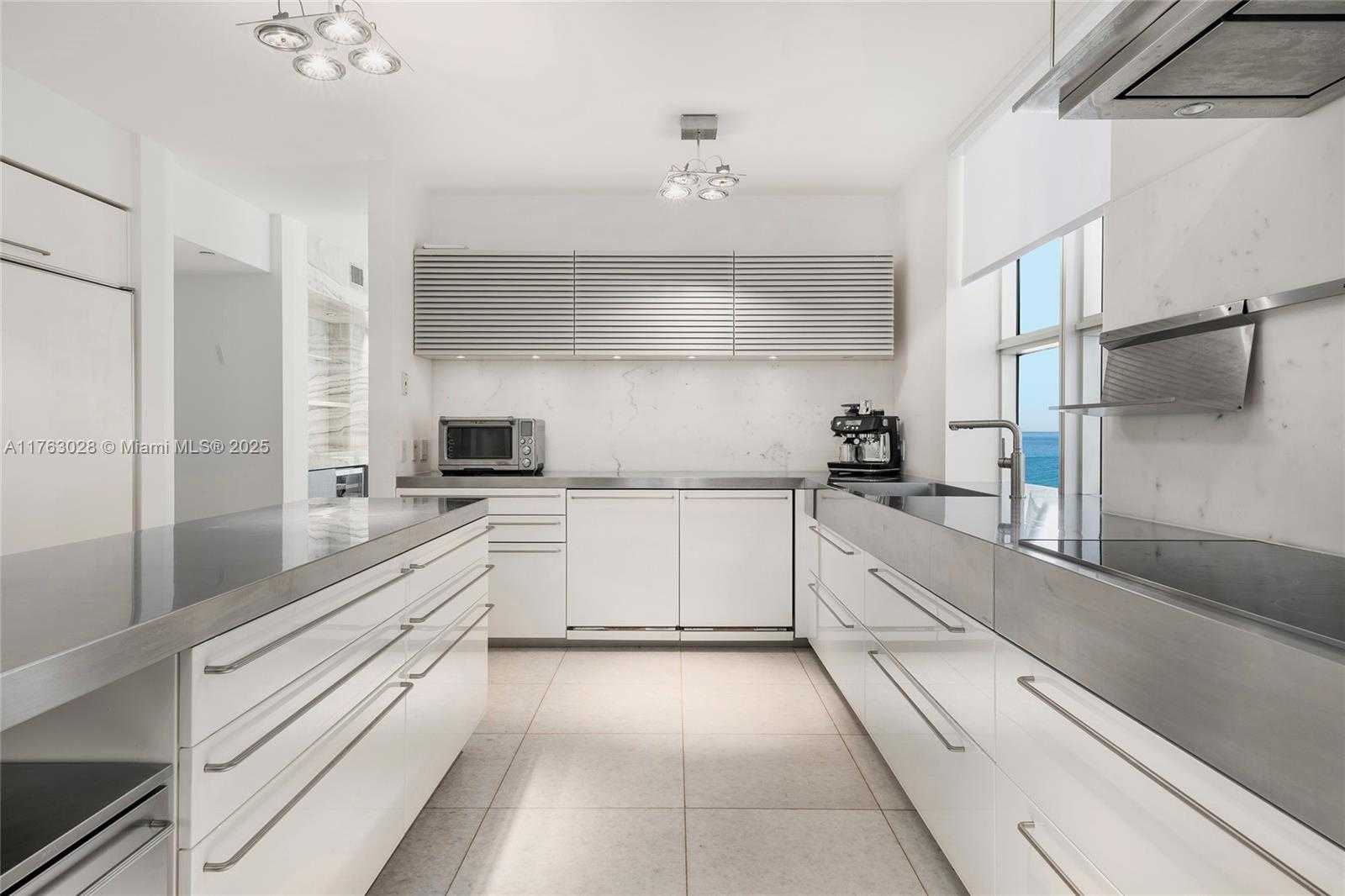Small Image of 5801 COLLINS AVE #1200, Miami Beach Number 15