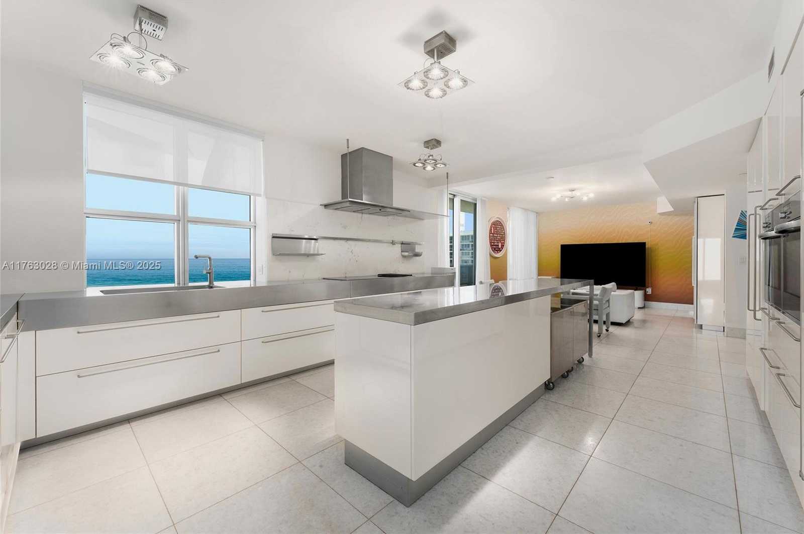 Small Image of 5801 COLLINS AVE #1200, Miami Beach Number 16