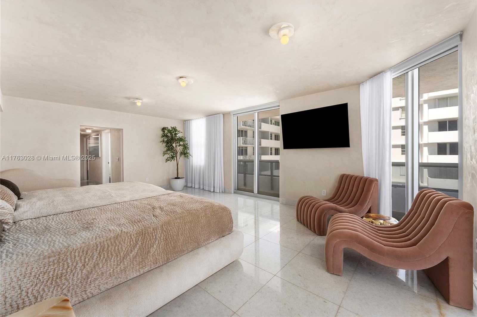 Small Image of 5801 COLLINS AVE #1200, Miami Beach Number 20