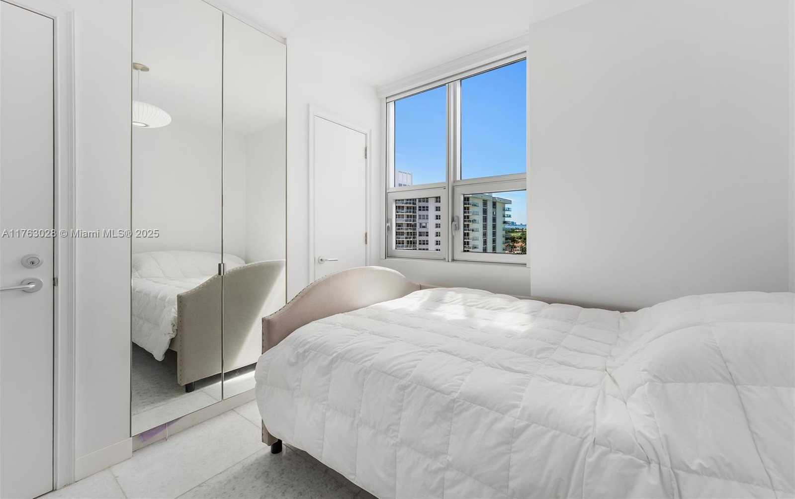 Small Image of 5801 COLLINS AVE #1200, Miami Beach Number 36