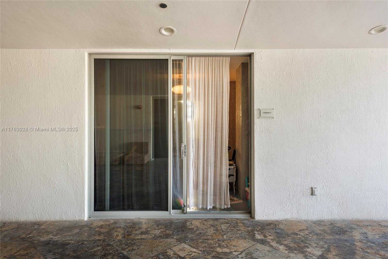 Small Image of 5801 COLLINS AVE #1200, Miami Beach Number 37