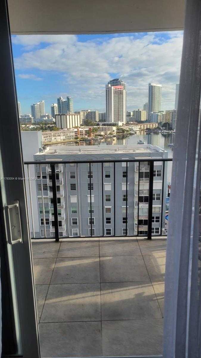 Small Image of 427 GOLDEN ISLES DR #11F, Hallandale Beach Number 10