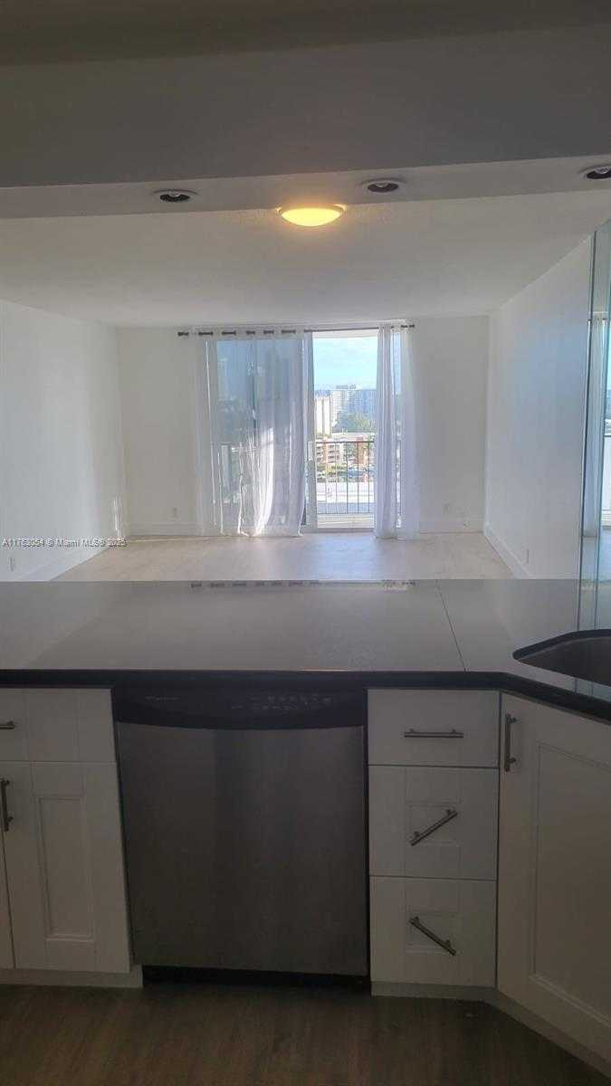 Small Image of 427 GOLDEN ISLES DR #11F, Hallandale Beach Number 2