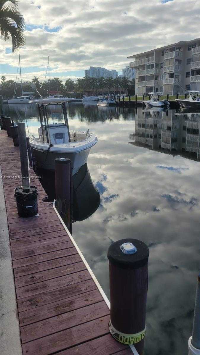 Small Image of 427 GOLDEN ISLES DR #11F, Hallandale Beach Number 3