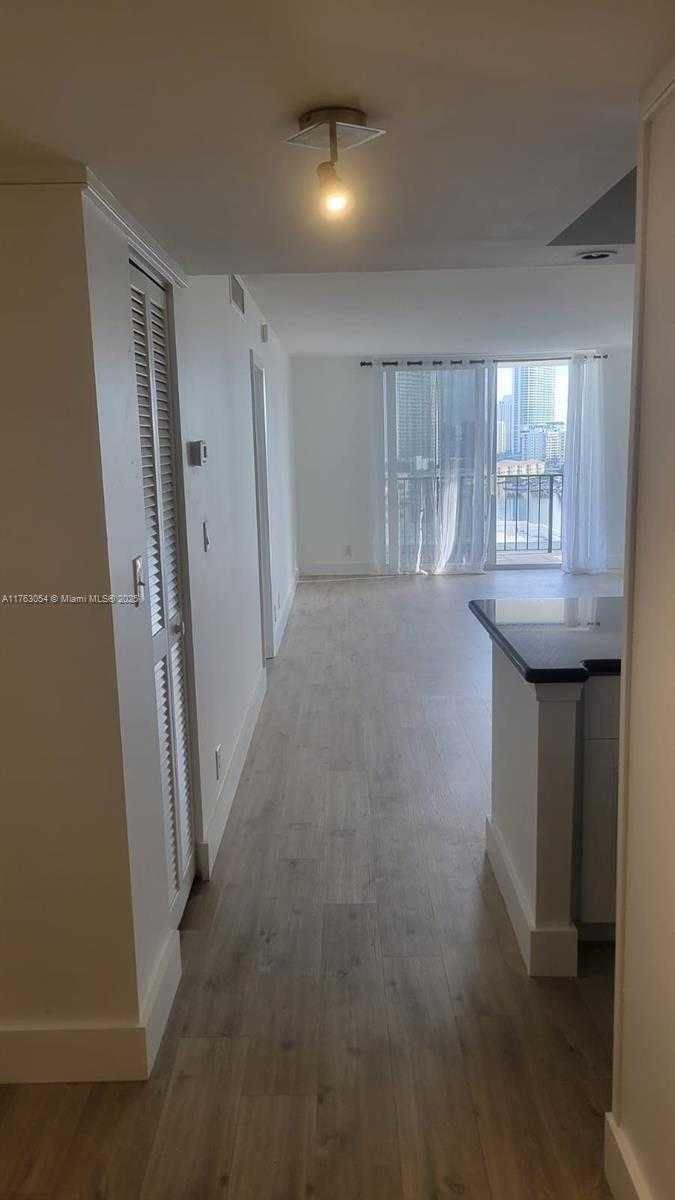 Small Image of 427 GOLDEN ISLES DR #11F, Hallandale Beach Number 4
