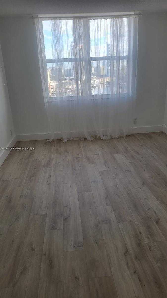 Small Image of 427 GOLDEN ISLES DR #11F, Hallandale Beach Number 5