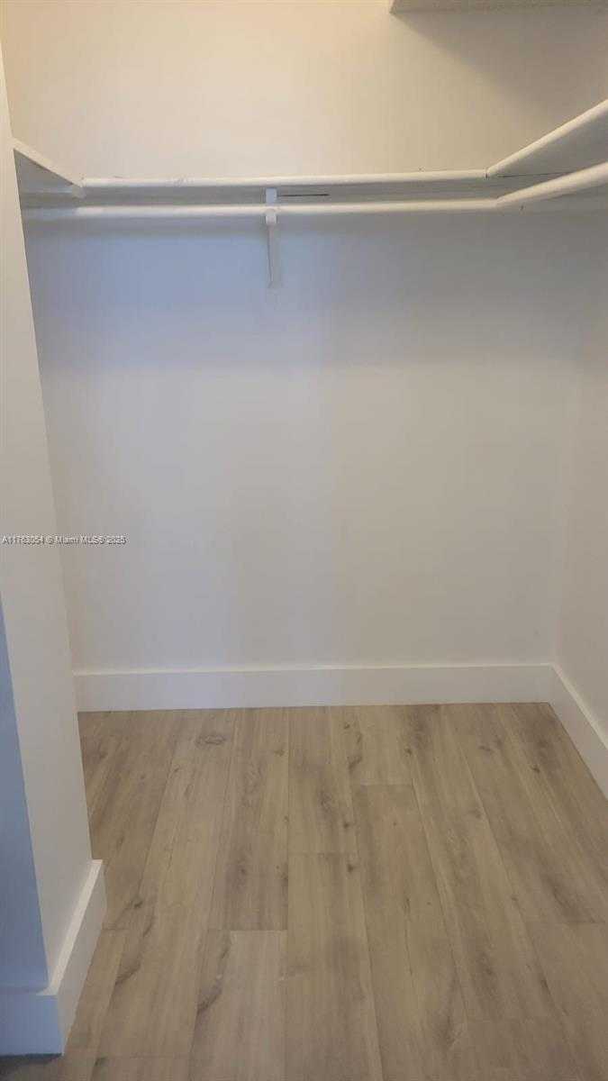 Small Image of 427 GOLDEN ISLES DR #11F, Hallandale Beach Number 6