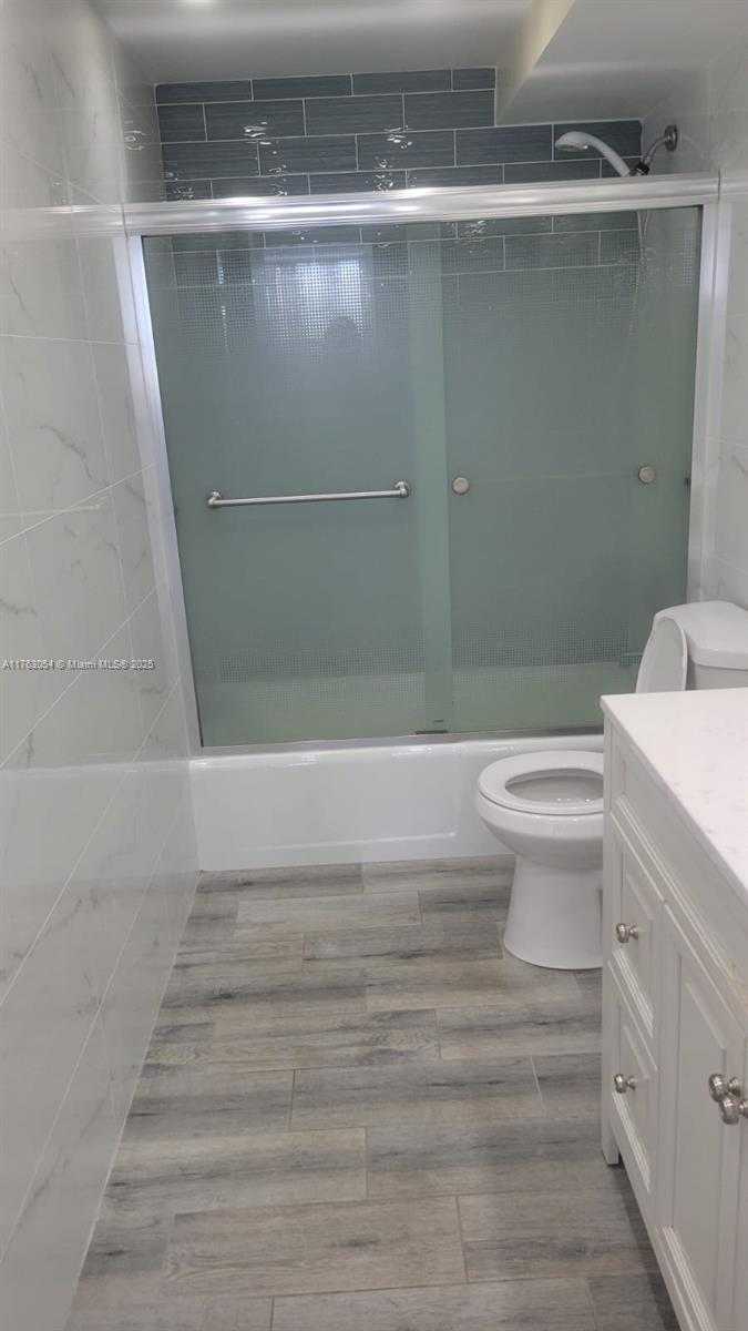Small Image of 427 GOLDEN ISLES DR #11F, Hallandale Beach Number 7