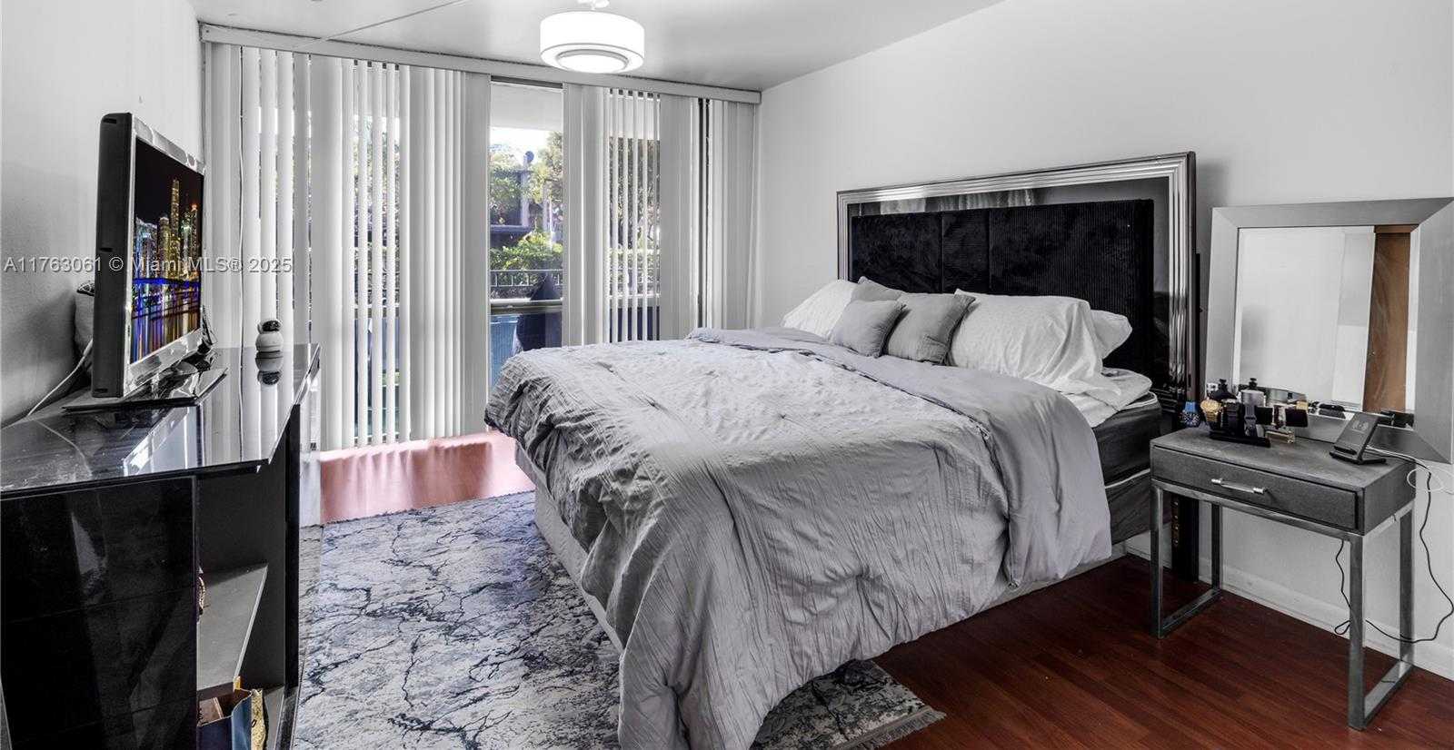 Small Image of 13953 KENDALE LAKES CIR #103B, Miami Number 10