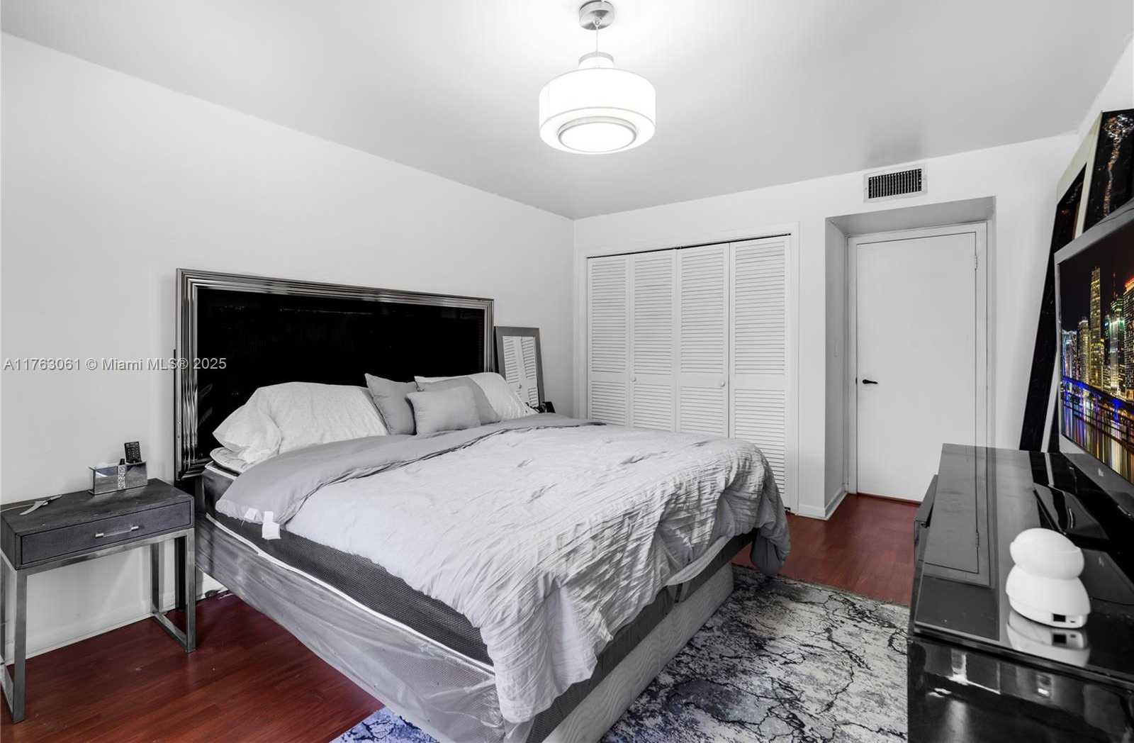 Small Image of 13953 KENDALE LAKES CIR #103B, Miami Number 11