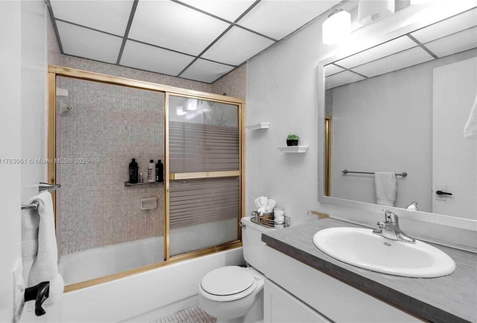 Small Image of 13953 KENDALE LAKES CIR #103B, Miami Number 14
