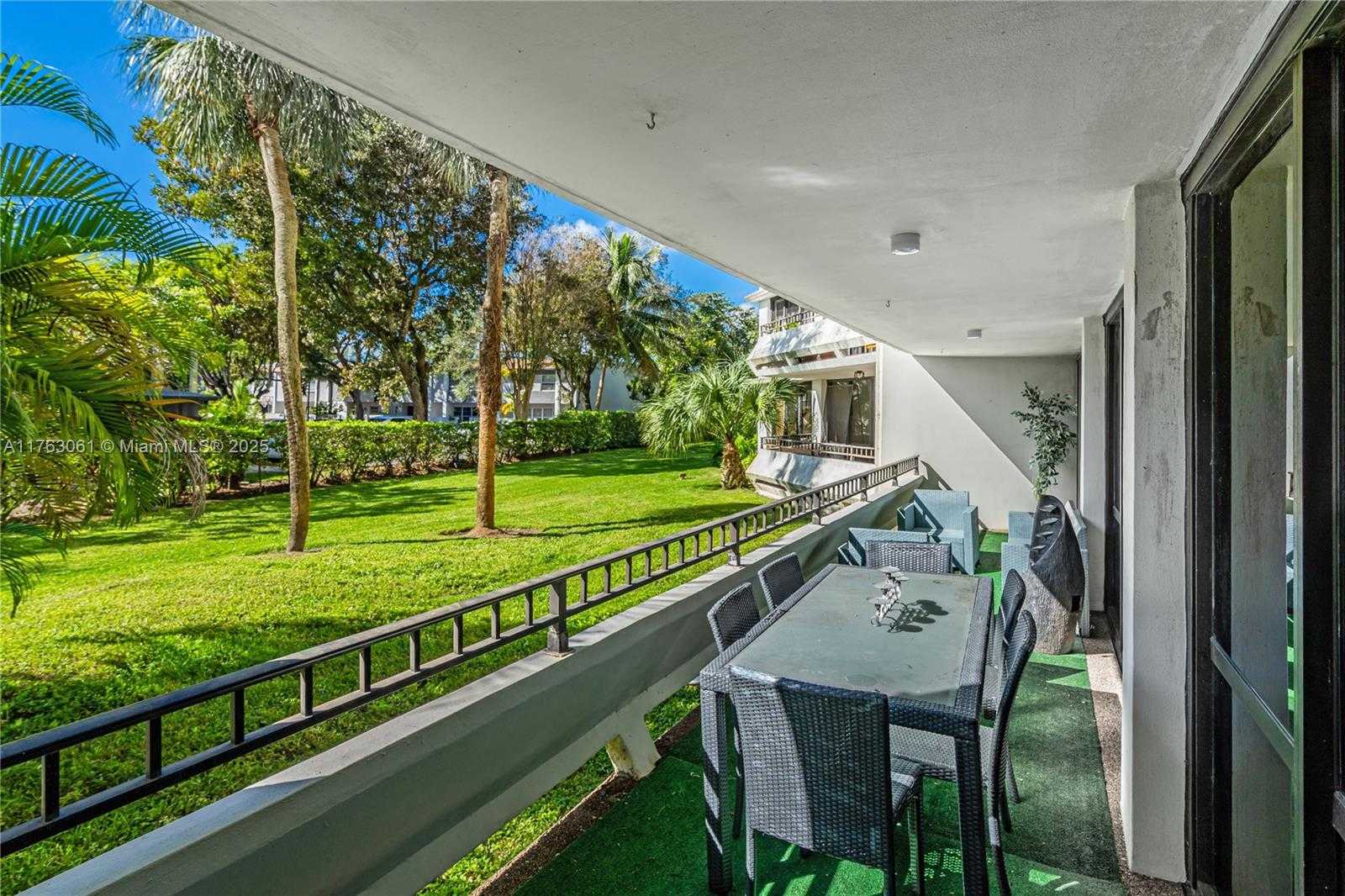 Small Image of 13953 KENDALE LAKES CIR #103B, Miami Number 16