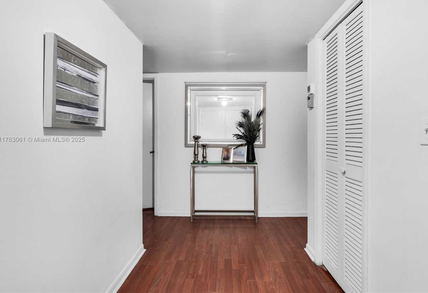 Small Image of 13953 KENDALE LAKES CIR #103B, Miami Number 3