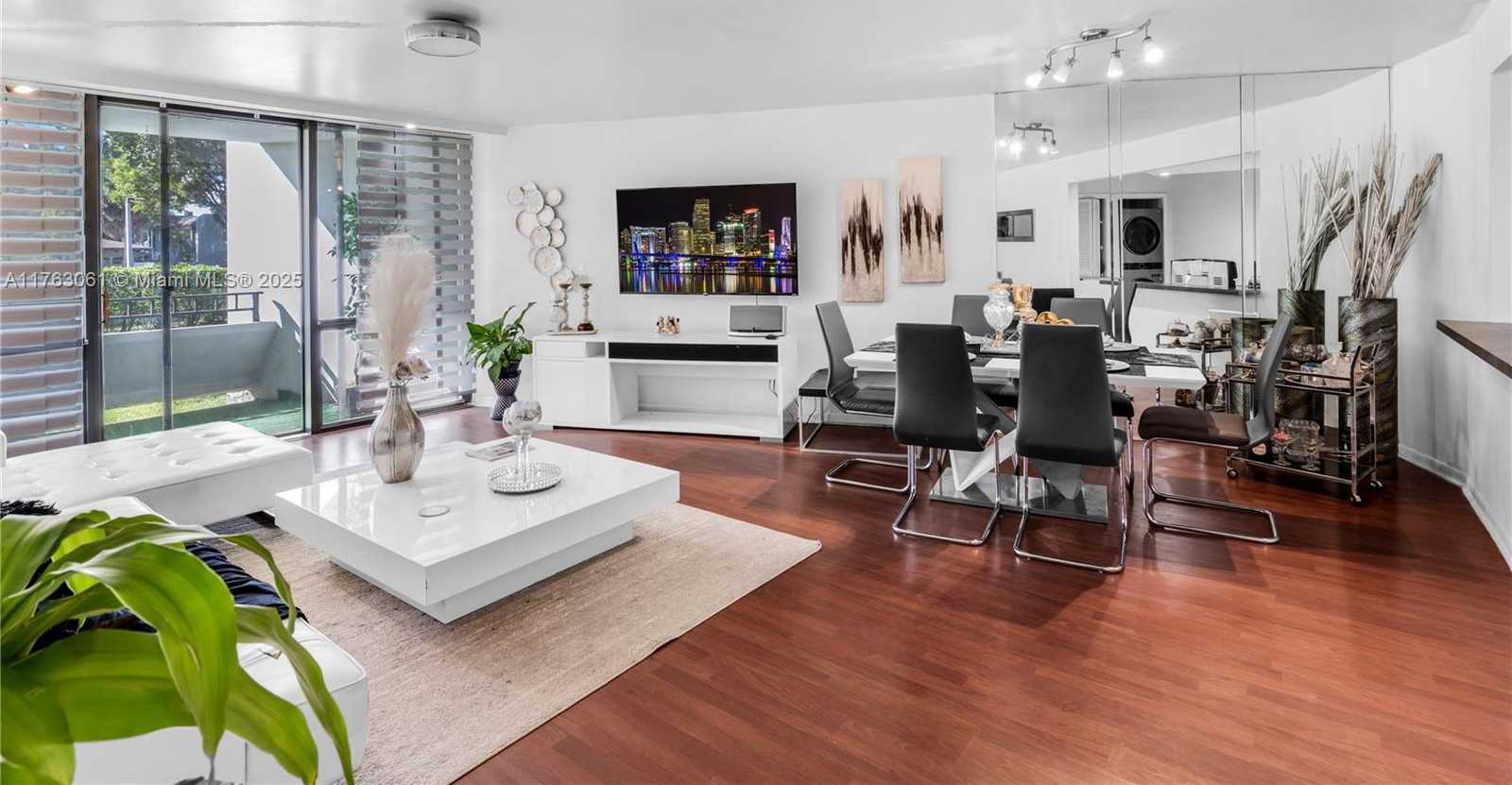 Small Image of 13953 KENDALE LAKES CIR #103B, Miami Number 4