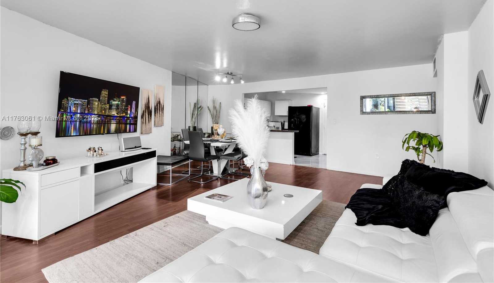 Small Image of 13953 KENDALE LAKES CIR #103B, Miami Number 5