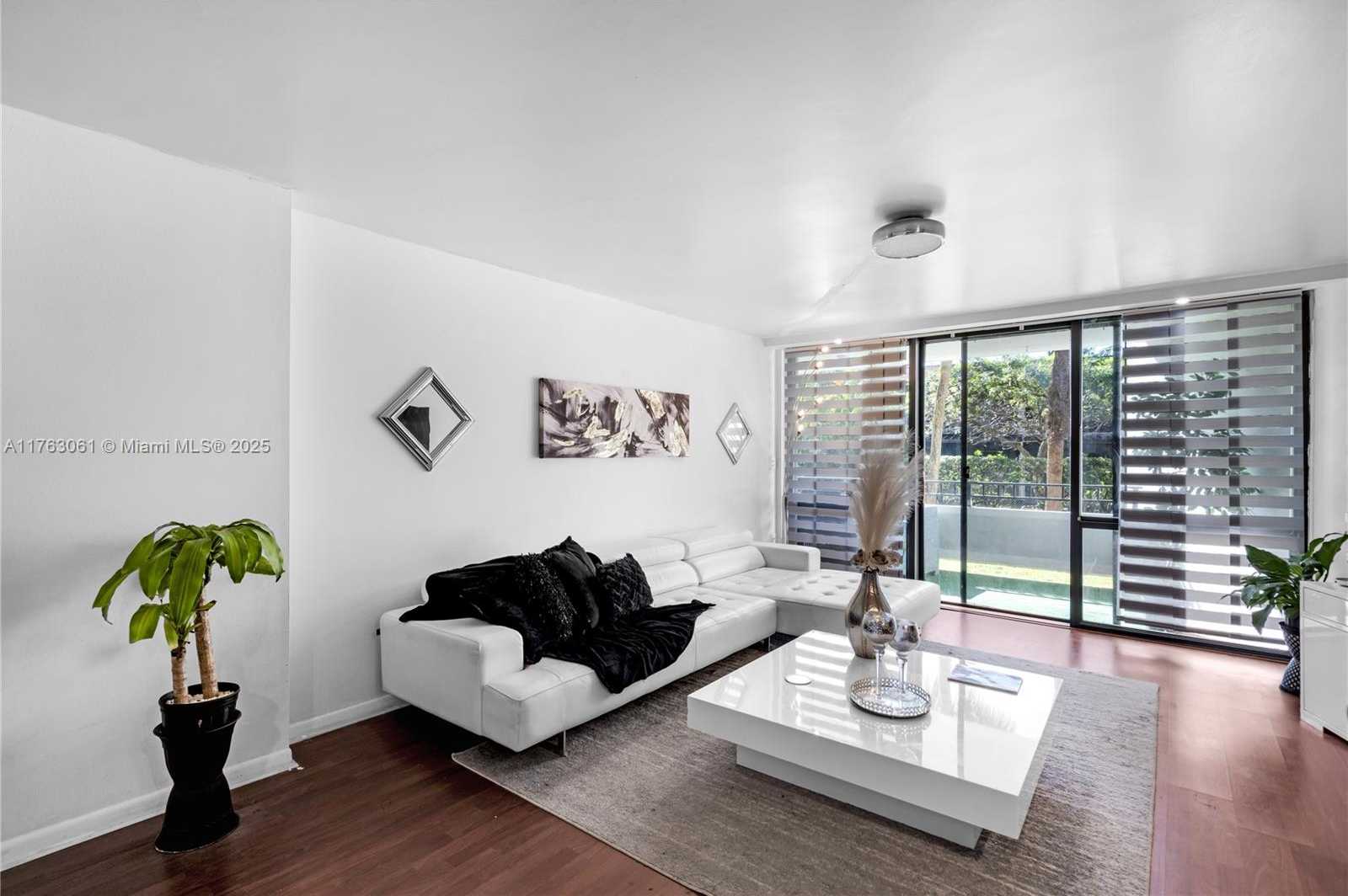 Small Image of 13953 KENDALE LAKES CIR #103B, Miami Number 7